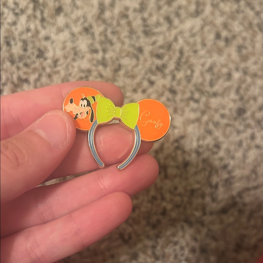 Goofy Disney pin